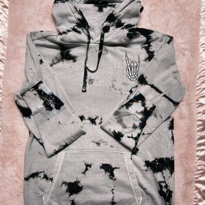 NWOT No Boundaries • Handmade Embroidery • Men's Small Pullover Hoodie